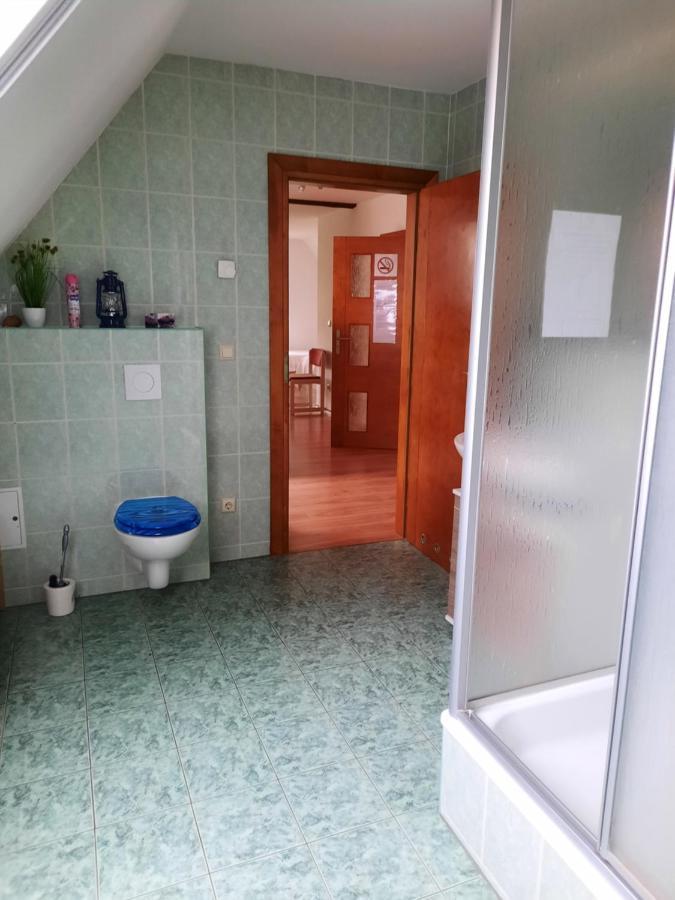 Monteur- Und Ferienwohnung In Hainichen - Obergeschoss Oder Dachgeschoss - Familie Weber Bockendorf Luaran gambar